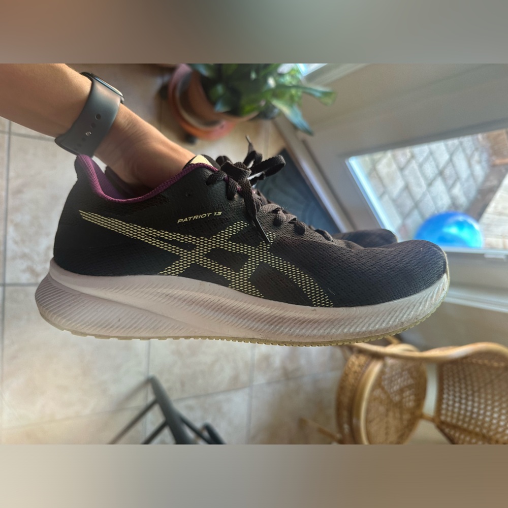 Walking/running ASICS women’s size 9.5 barely used.